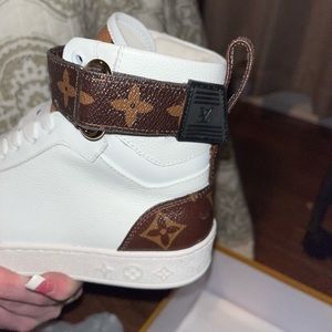 WMNS) LOUIS VUITTON LV Boombox High-top Sport Shoes Pink/White